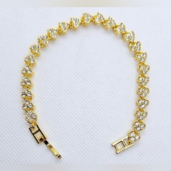Gold-Color Simple Heart Shaped Rhinestone Buckle Bracelet NWT - Picture 6 of 8